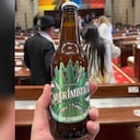 Marimbera es el nombre de la cerveza que llevó el representante Alejandro Ocampo