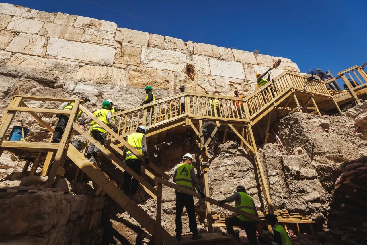 La extraña moneda de 2000 años de antigüedad que fue encontrada de casualidad en una excavación; vale una fortuna