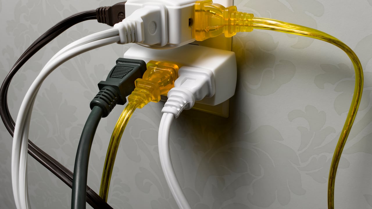 Hay electrodomésticos que no deberían conectarse al mismo enchufe porque se pueden sobrecargar.