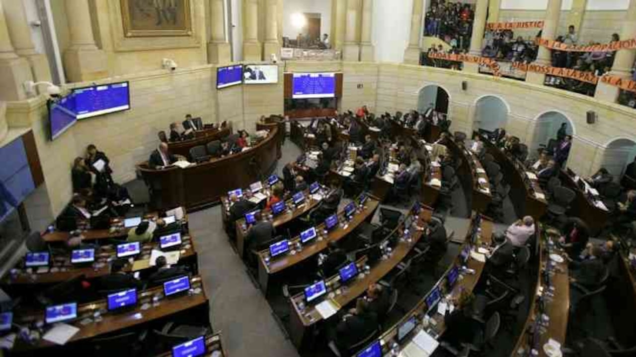 El Senado aprobó en último debate la reforma constitucional que habilita la Jurisdicción Especial para la Paz (JEP), instancia que juzgará los graves crímenes cometidos con ocasión del conflicto armado colombian.