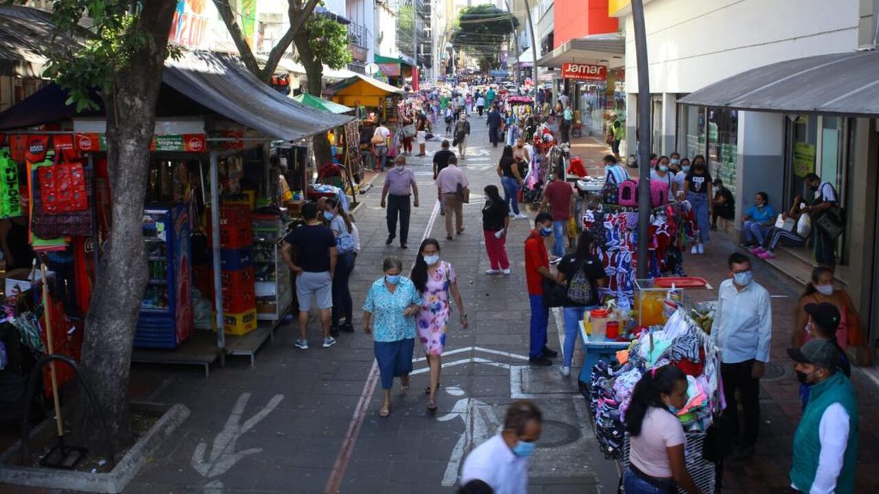 Ochos años llevan trabajando en el centro de Bucaramanga.