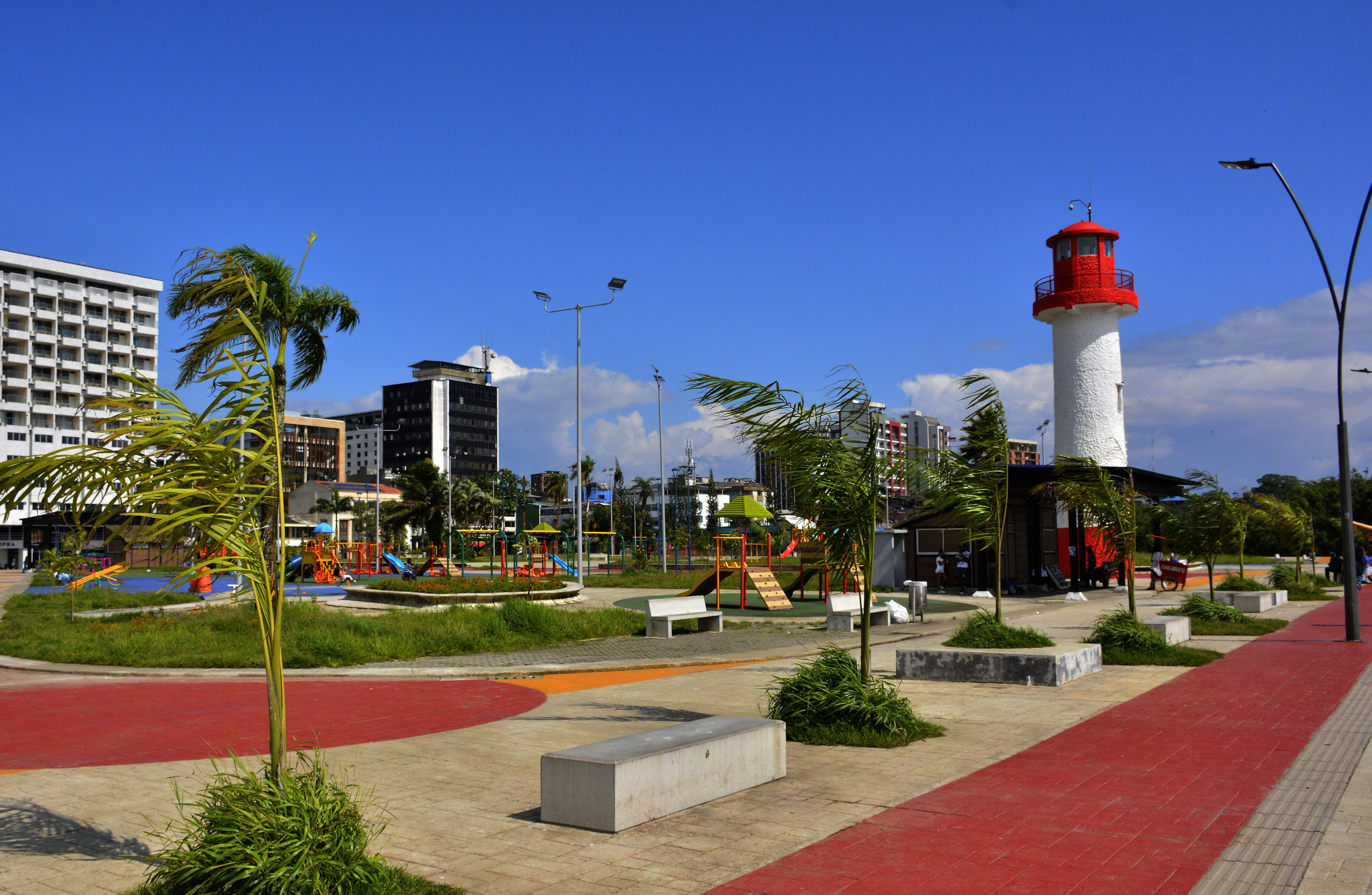 Buenaventura como destino turístico. El pasado miércoles 22 de noviembre, Buenaventura recibió por primera vez un crucero en su puerto. En el navío bautizado MS Hamburg arribaron cuatrocientos turistas alemanes, que desembarcaron para conocer la oferta cultural, gastronómica y natural del distrito especial.