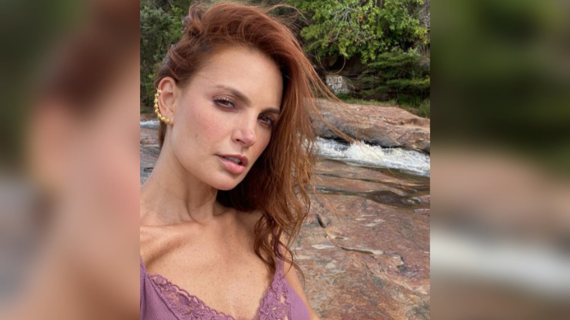 Juliana Galvis en un río