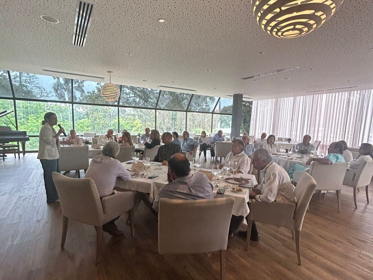 Agarrón de precandidatos en Cali: Diana Rojas acusa a asesor de Alejandro Eder de infiltrarse en un acto de su campaña y “mandarla” a estudiar.