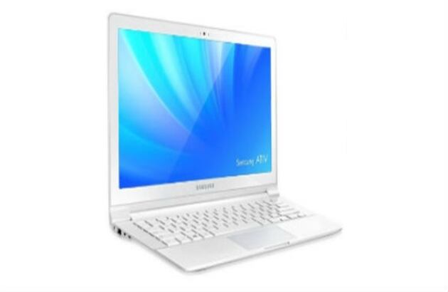 Este ultrabook ATIV Book 9 Lite de Samsung pesa 1,44 kilogramos y tiene un grosor de 1,33  centímetros, para mayor facilidad a la hora de movilizarse con él portátil.