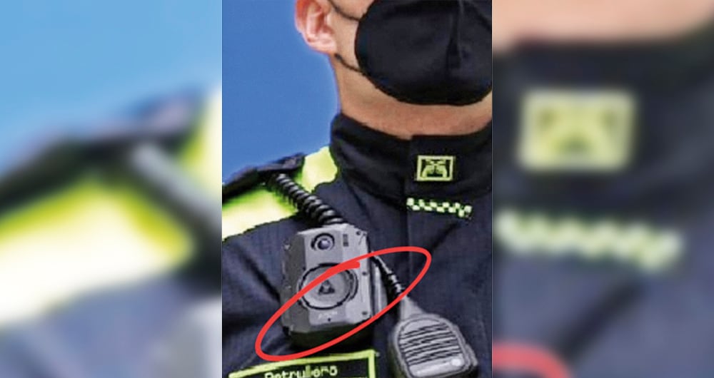   En una presentación en la que se dio a conocer la nueva imagen de la Policía, que incluía el uso de las bodycams, los uniformados aparecían con estas cámaras sin que se hubiera abierto una licitación.
