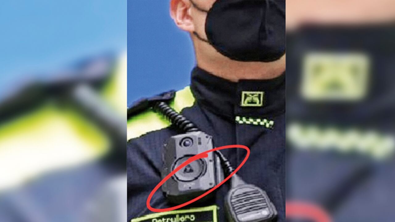 En una presentación en la que se dio a conocer la nueva imagen de la Policía, que incluía el uso de las bodycams, los uniformados aparecían con estas cámaras sin que se hubiera abierto una licitación.