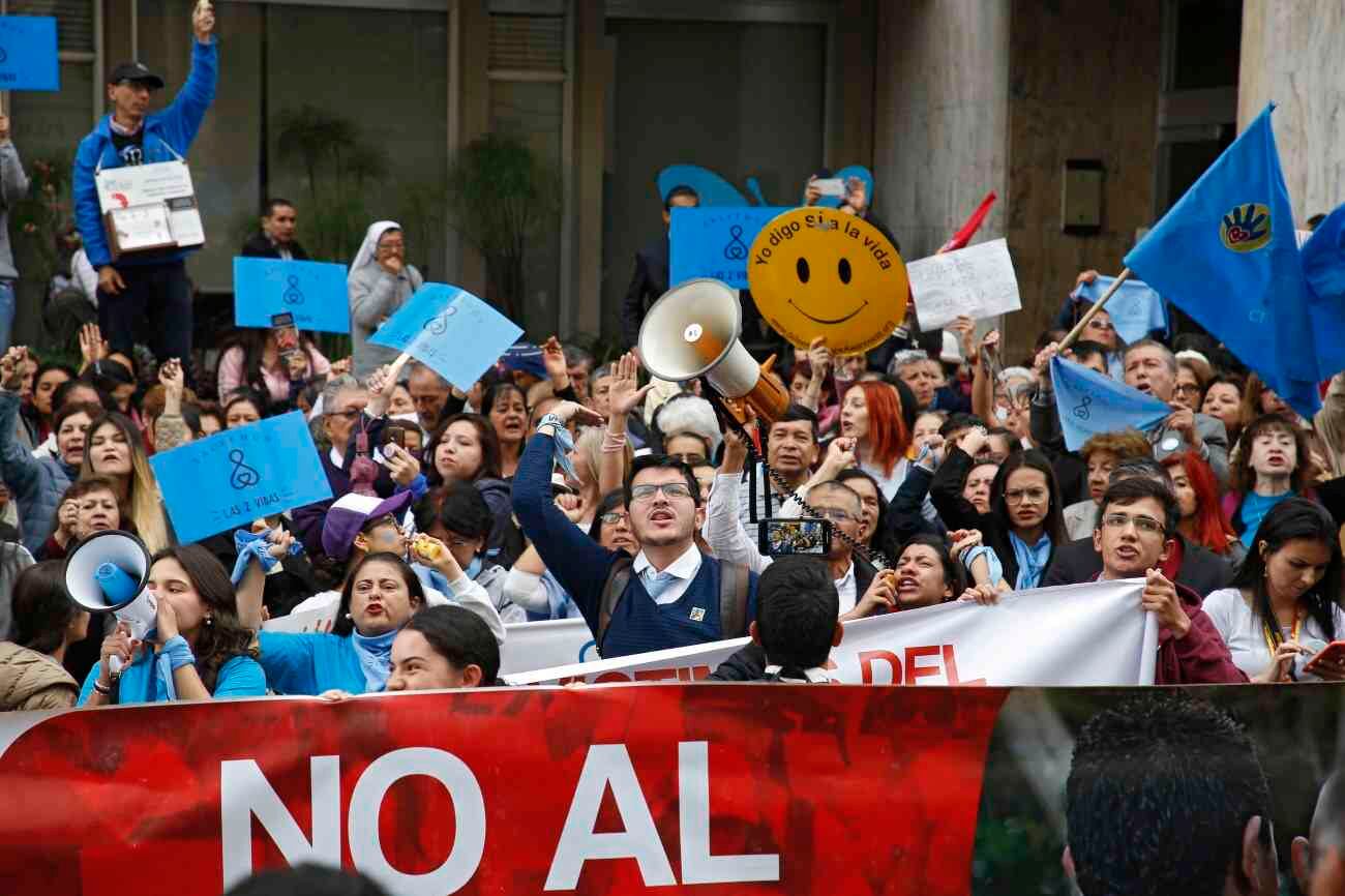 Plantón contra el aborto