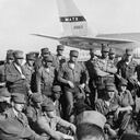 (ARCHIVO) Foto tomada el 25 de octubre de 1962, los marines estadounidenses escuchan al general Collins, comandante de la base naval estadounidense de la Bahía de Guantánamo en Cuba, a su llegada a la base durante la crisis de los misiles.