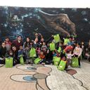 Desde el 2018 han entregado más de 350 kits escolares.