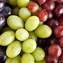 Tanto las uvas verdes como las moradas ofrecen diversos benefocios al organismo.