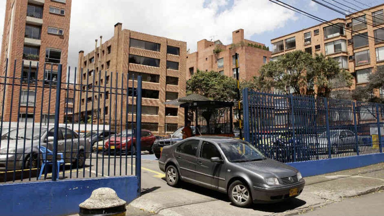 Foto: Predios que funcionan como parqueaderos públicos y que pertenecen al Distrito fueron propuestos para proyectos de vivienda de interés prioritario en Bogotá en el 2014/ Publicaciones Semana.