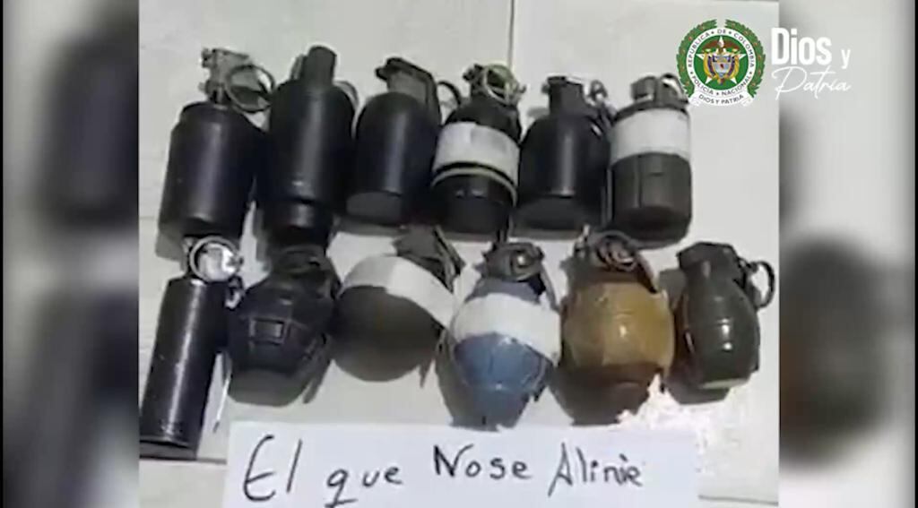 Granadas con las que los extorsionistas amenazaban a sus víctimas, dijo la Policía.