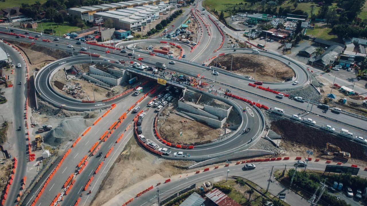 Este es el intercambio vial del aeropuerto José María Córdova, sus cuatro lazos fueron habilitados.