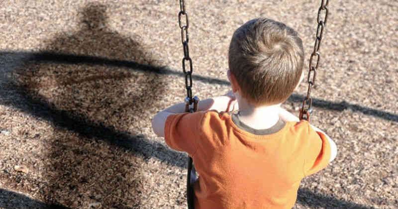 El menor habría sido abusado por unos obreros