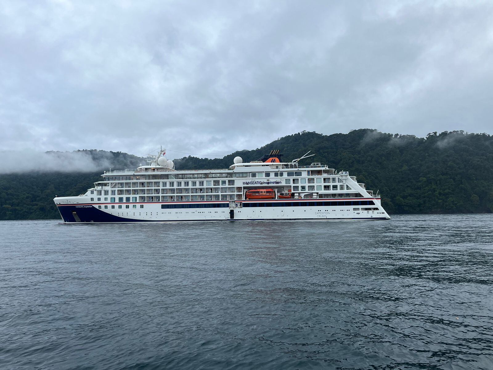 El Crucero Hanseatic hizo un recorrido por el Pacífico. Foto: Dirección Marítima