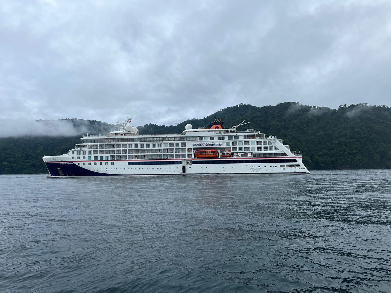El Crucero Hanseatic hizo un recorrido por el Pacífico. Foto: Dirección Marítima