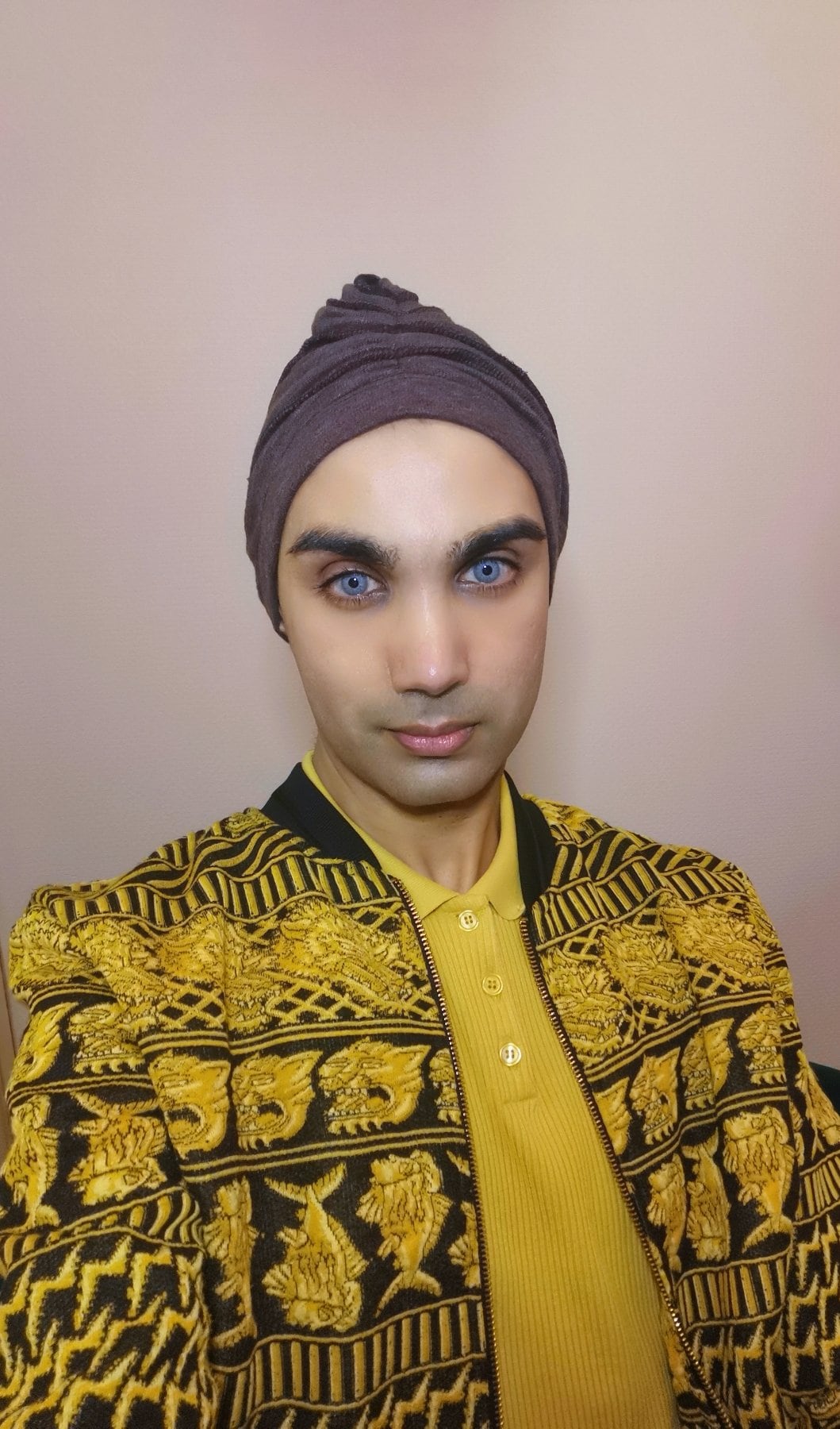 Nicolas Aujula, un autoproclamado psíquico que reside en Londres y afirma haber previsto la pandemia de Covid-19, ha revelado sus predicciones para 2025.