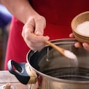 El consumo excesivo de sal es perjudicial para la salud