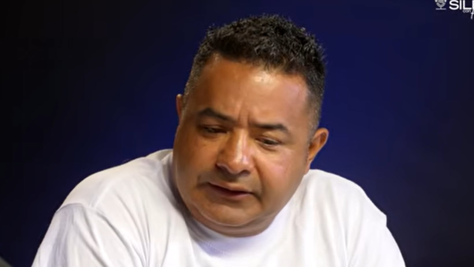 Ferney Penagos, padre de las jóvenes asesinadas en el podcast 'Más allá del silencio'.