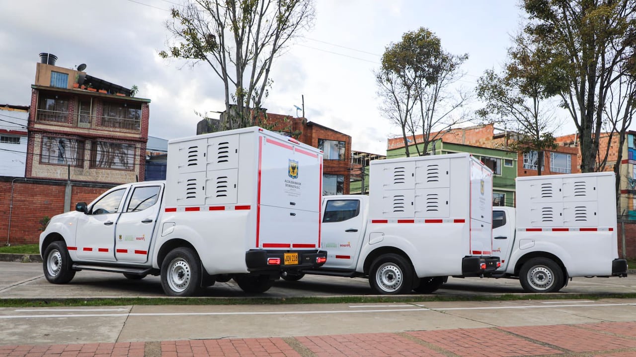 El Instituto Distrital de Protección Animal recibió tres nuevas camionetas para su operación en Bogotá.