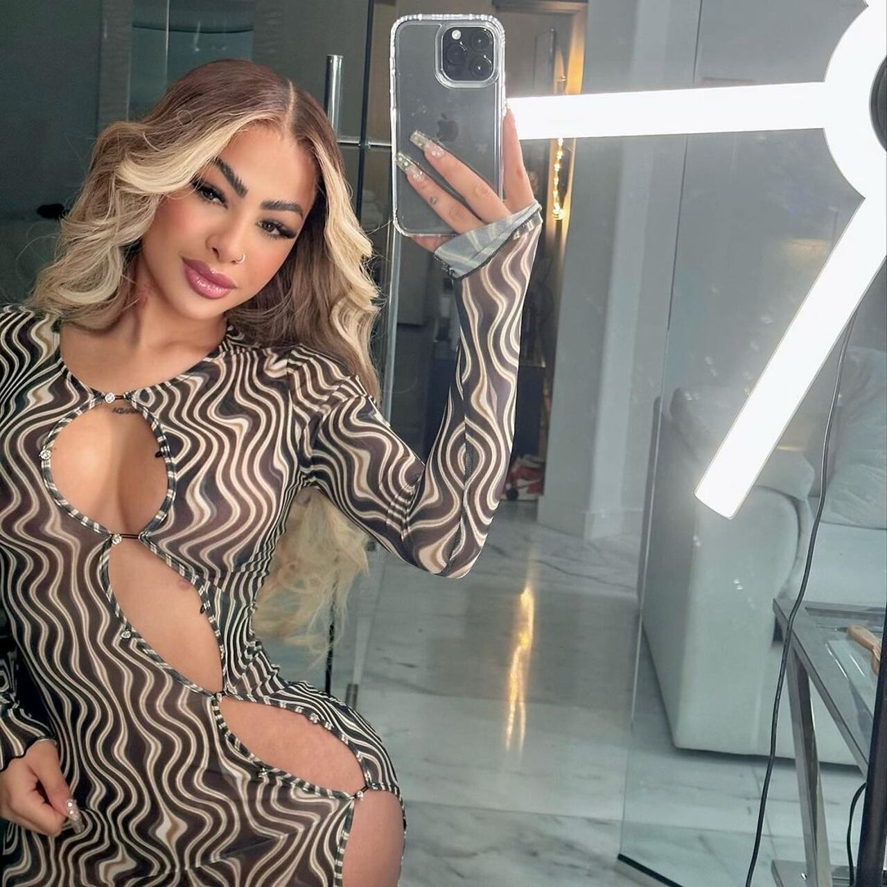 La cantante sorprendió con su nuevo tono de cabello