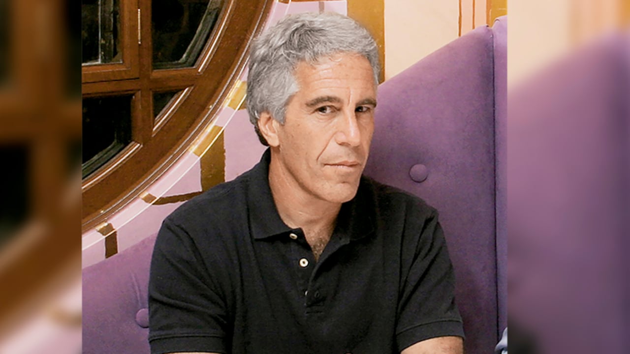 Epstein creo una especie de esquema piramidal de abuso de niñas, pues les pagaba 200 dólares a sus víctimas por cada nueva niña que le consiguieran para cometer sus maldades.