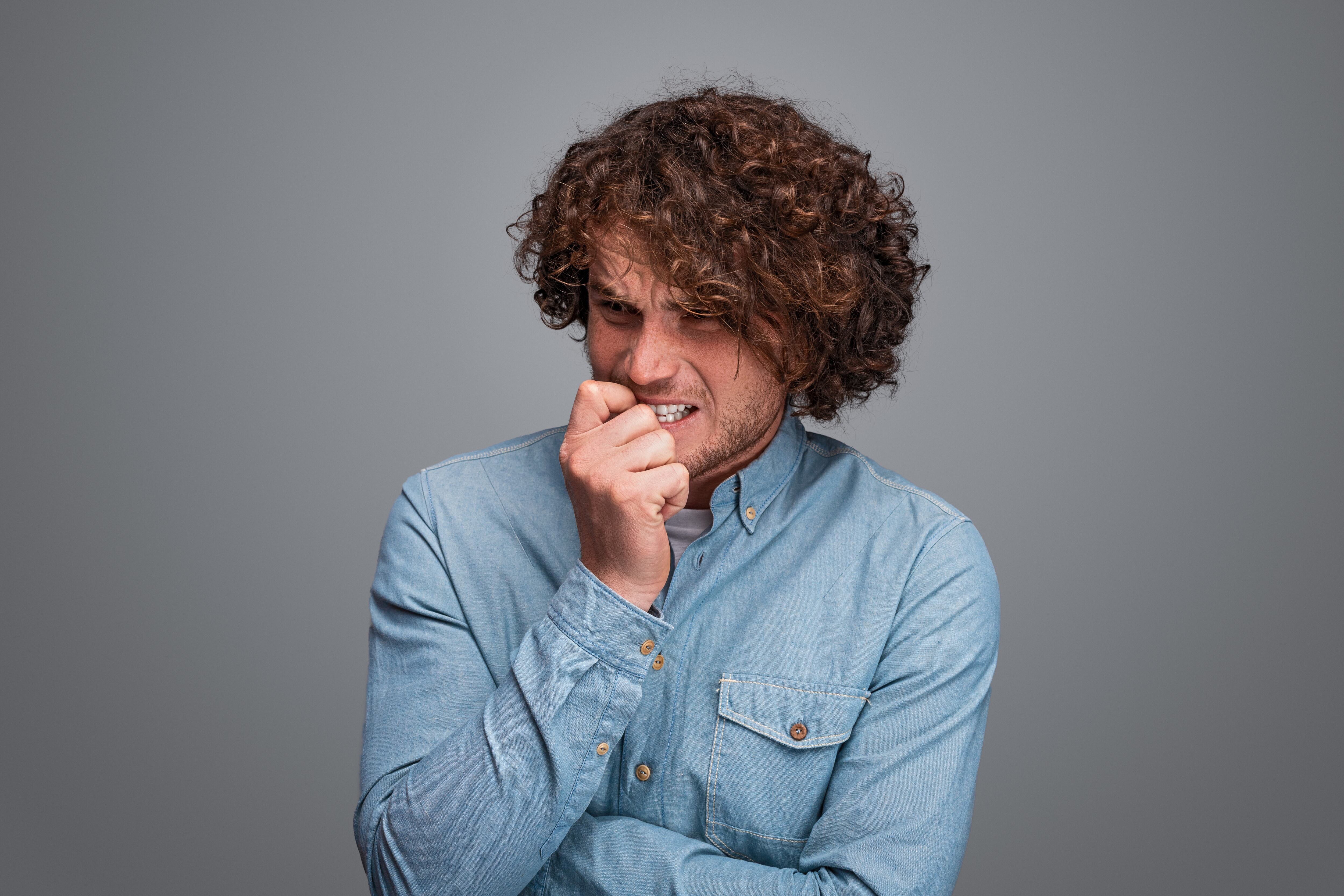 Este mal hábito puede ser consecuencia del estrés y la ansiedad.