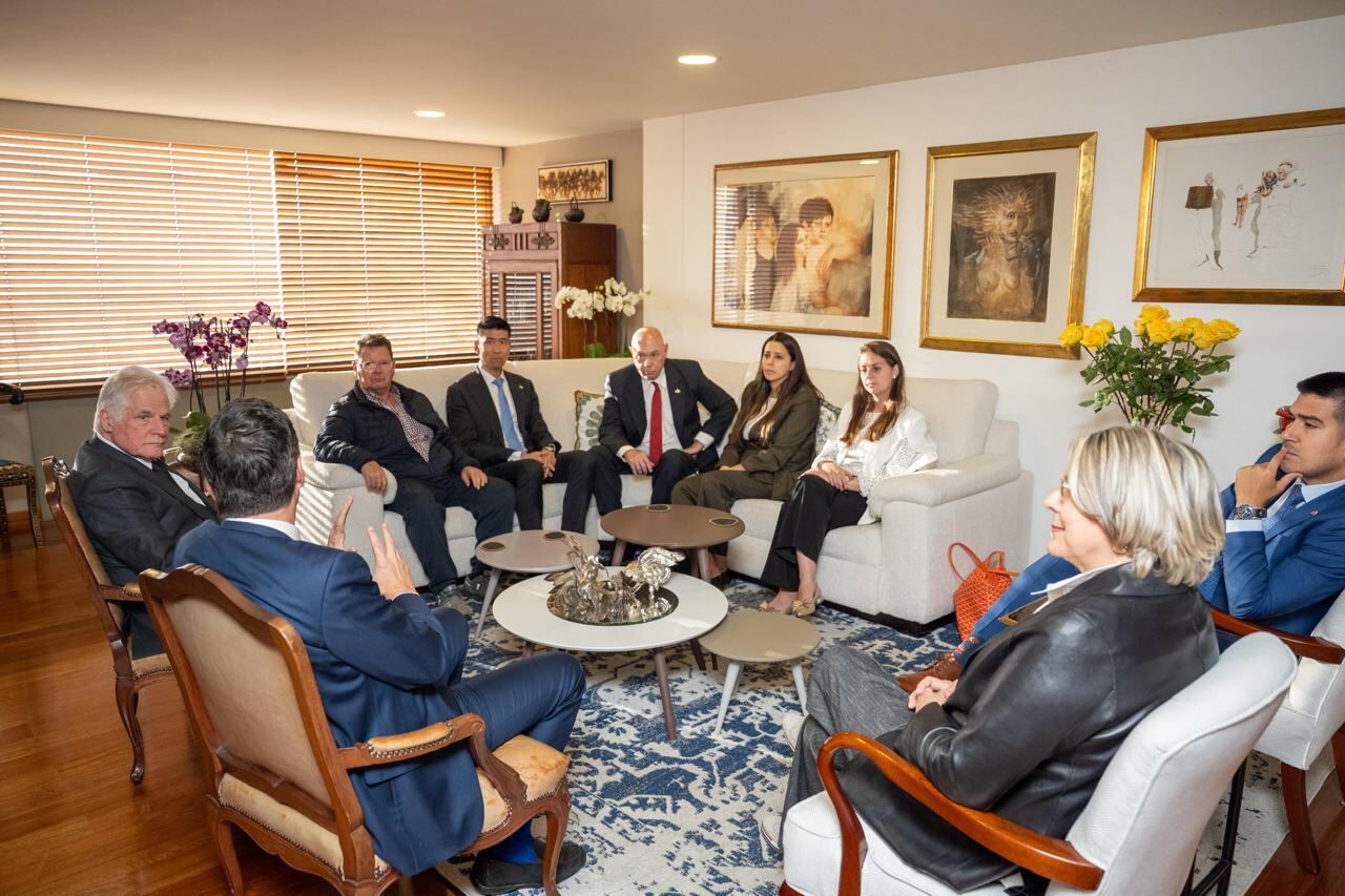 Senador estadounidense Bernie Moreno visitó a Miguel Uribe Londoño, padre de Miguel Uribe Turbay.