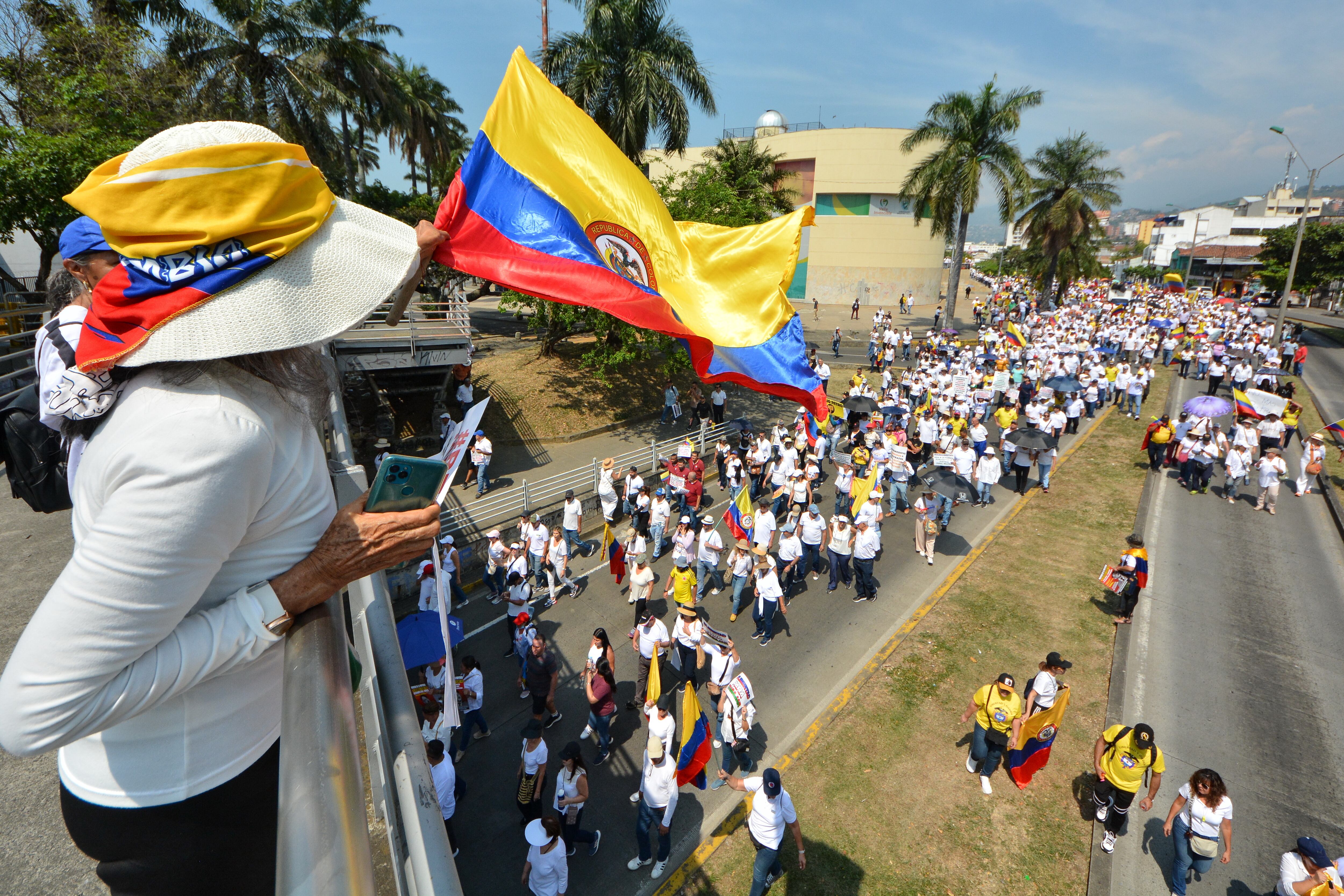 Más de 8 mil personas salieron a marchar en Cali contra las políticas del gobierno Petro.