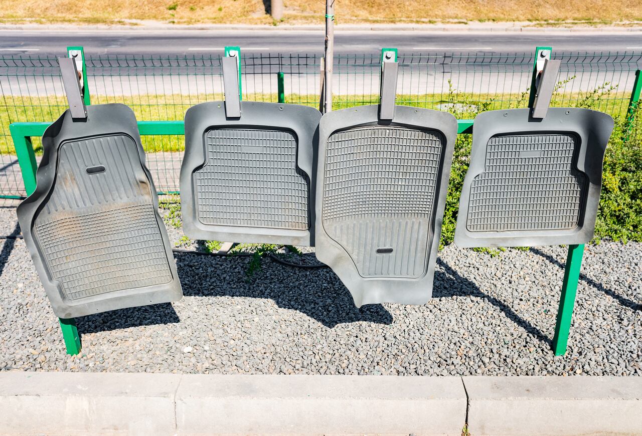 El cuidado y aseo es calve para evitar que el piso del carro termine con oxido y corrosión.