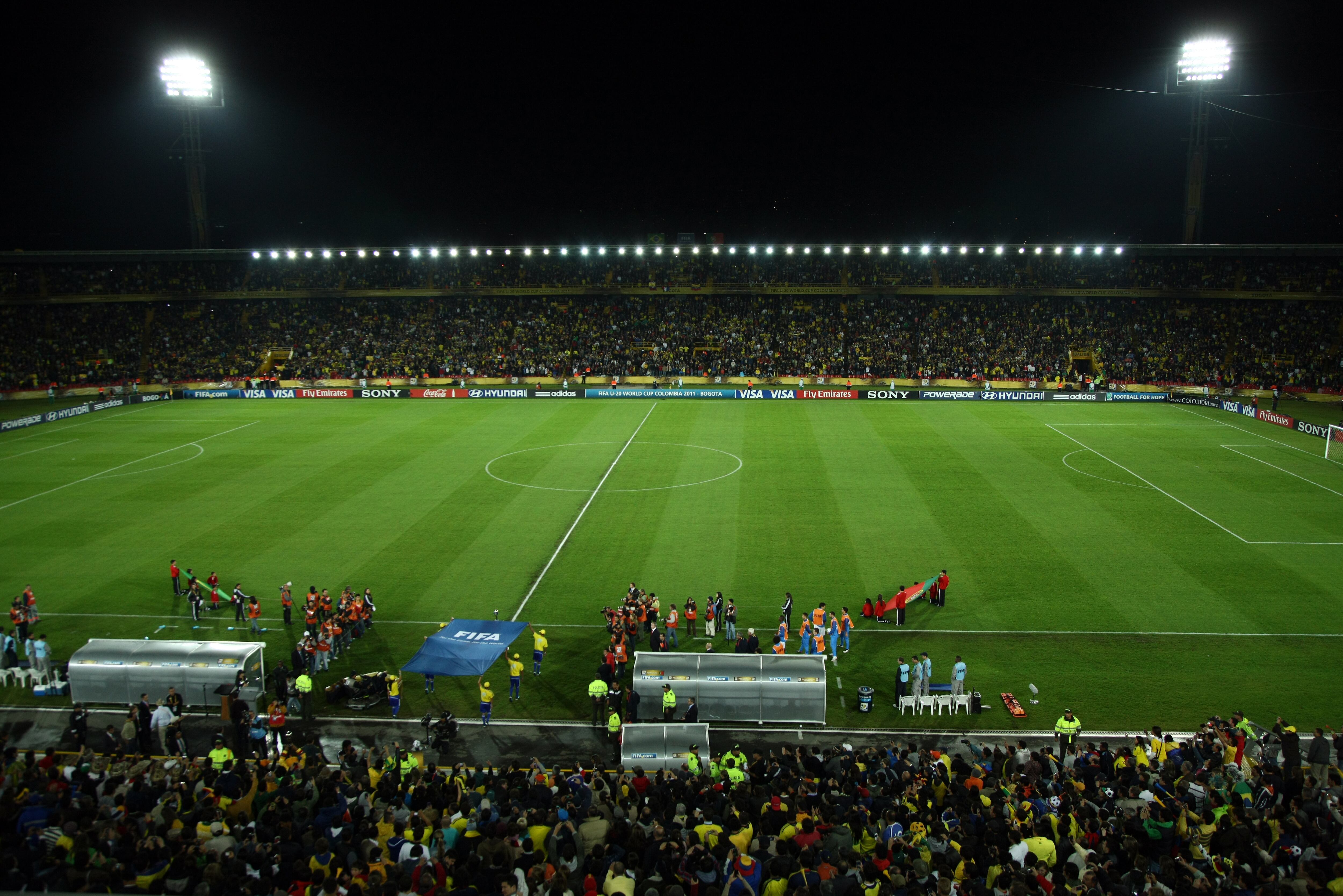 A pesar de las multimillonarias cifras por usar El Campín, la gramilla no está en óptimas condiciones. GUILLERMO TORRES SEMANA