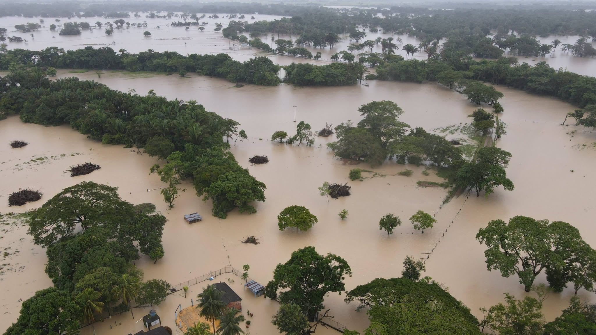 En los departamentos de Meta y Casanare, alerta máxima por ola invernal.  Alerta máxima en el Río Upia.
Las fuertes lluvias tienen en alerta roja el cauce del río Upía.  La Dirección de Gestión del Riesgo reporta un peligroso aumento en el nivel del agua y ordena a las comunidades ribereñas extremar precauciones.