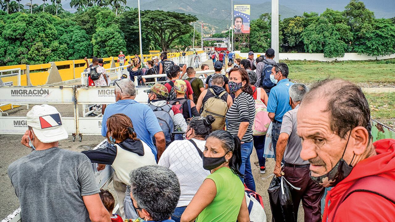 Según algunas organizaciones la decisión de la Registraduría es “ilegal, arbitraria y punitiva que viola los más elementales derechos establecidos en la Constitución colombiana y en los tratados y convenios internacionales sobre Derechos Humanos”.