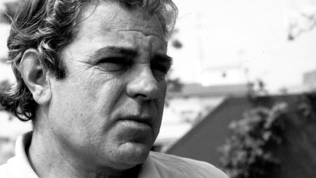 El autor barcelonés se inició escribiendo relatos en las revistas Ínsula y El ciervo, hasta que en 1960 publicó su primera novela, "Encerrados con un solo juguete".