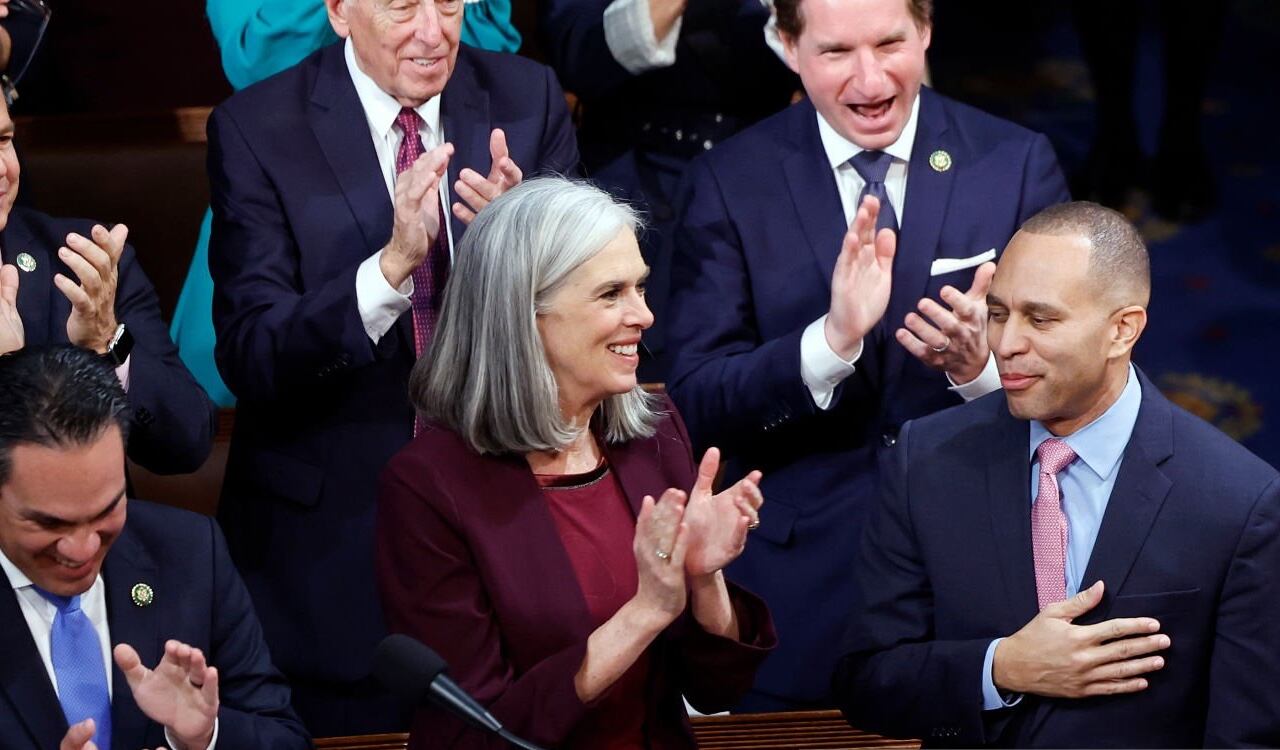 Hakeem Jeffries en la Cámara de Representantes liderando al partido Demócrata en esta ala del Congreso
