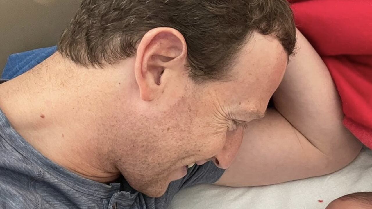 El creador de Facebook dio a conocer la noticia por medio de su página oficial en la red social