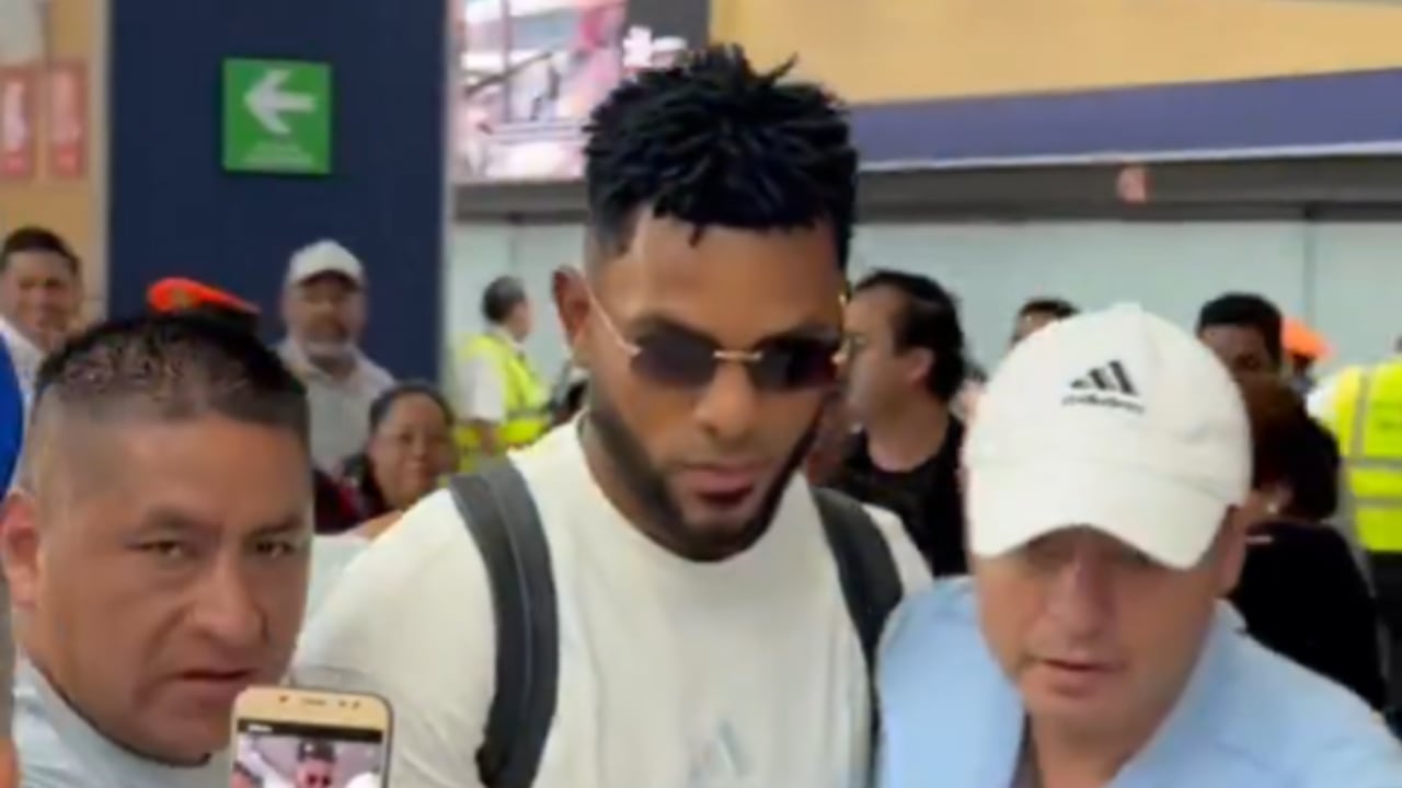 Miguel Ángel Borja fue captado en su llegada a México para firmar con América