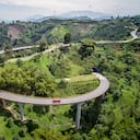 Vista aérea del Puente Helicoidal Pereira Manizales en Risaralda.