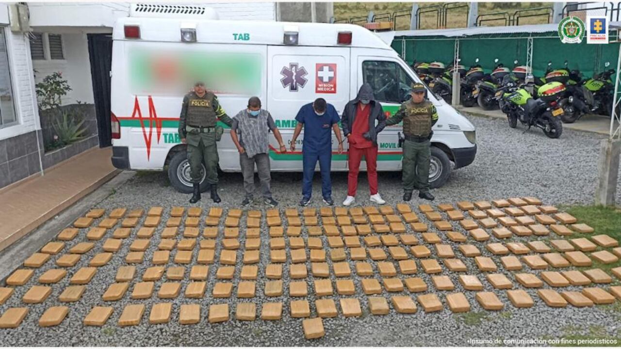 La Fiscalía judicializó a dos tripulantes de una ambulancia y a un supuesto paciente que fingiendo una emergencia, pretendían mover un cargamento de marihuana en Nariño.