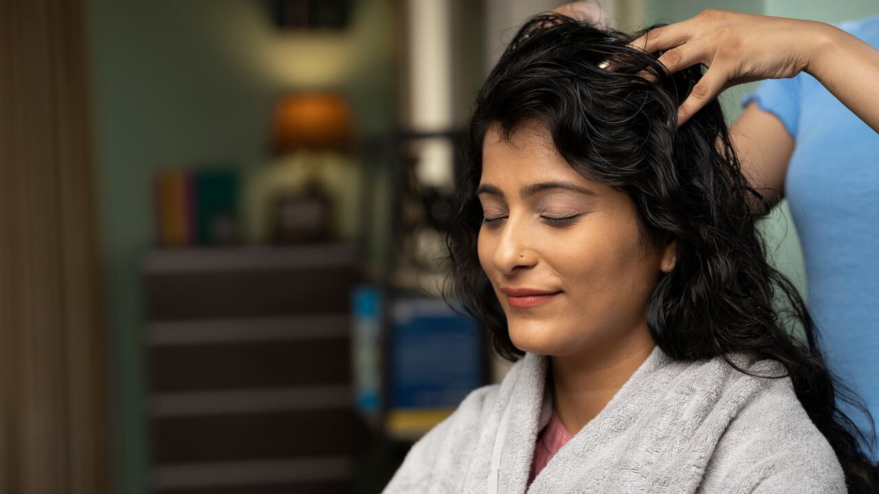 Eliminar los hongos del cuero cabelludo es posible con remedios completamente naturales.