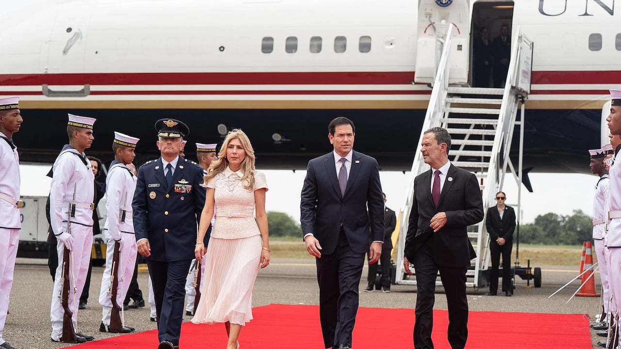 El canciller Omar Bula recibe al secretario de Estado de Estados Unidos, Marco Rubio, en Barranquilla, en el inicio de su visita a Colombia.