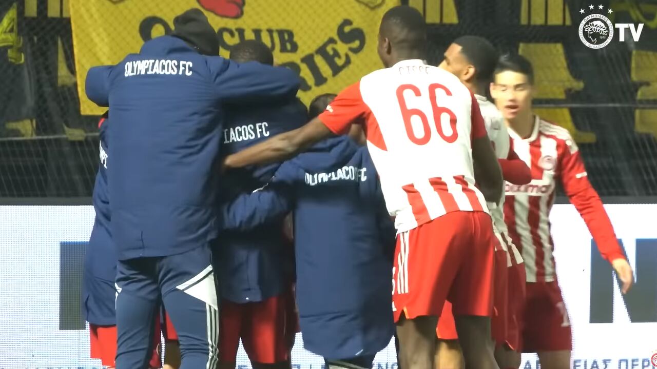 Olympiacos celebrando el gol del 1-0 frente a Aris Salónica por Copa de Grecia