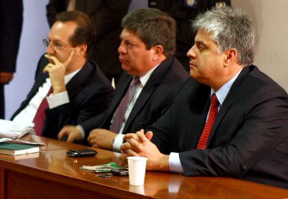 A la derecha, el senador Iván Moreno, a la izquierda, el abogado Jaime Araújo.