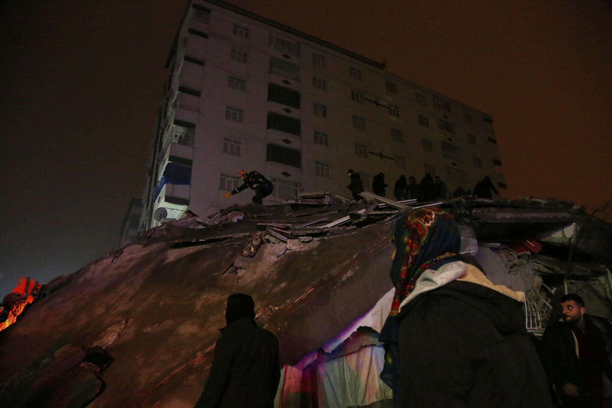 En imágenes : Fuerte terremoto sacude Turquía y Siria