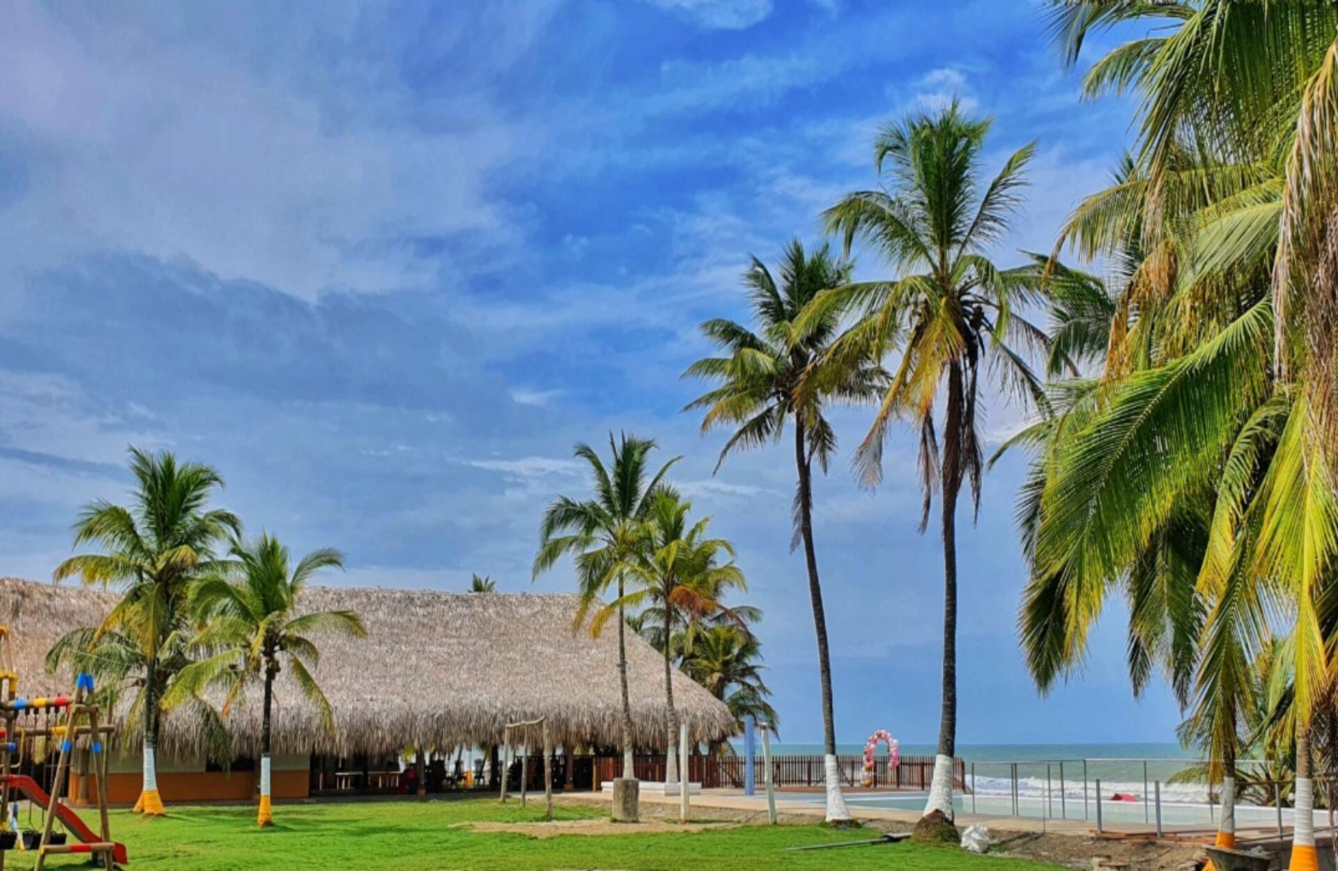 Entre los lugares recomendados para visitar en este hermoso paraíso junto al mar Caribe se encuentran las playas de Mundito, un espacio donde es posible disfrutar de restaurantes con una gastronomía típica y ancestral, recorridos en lancha, pesca artesanal, caminatas ecológicas, alojamiento, piscinas y zonas de recreación.