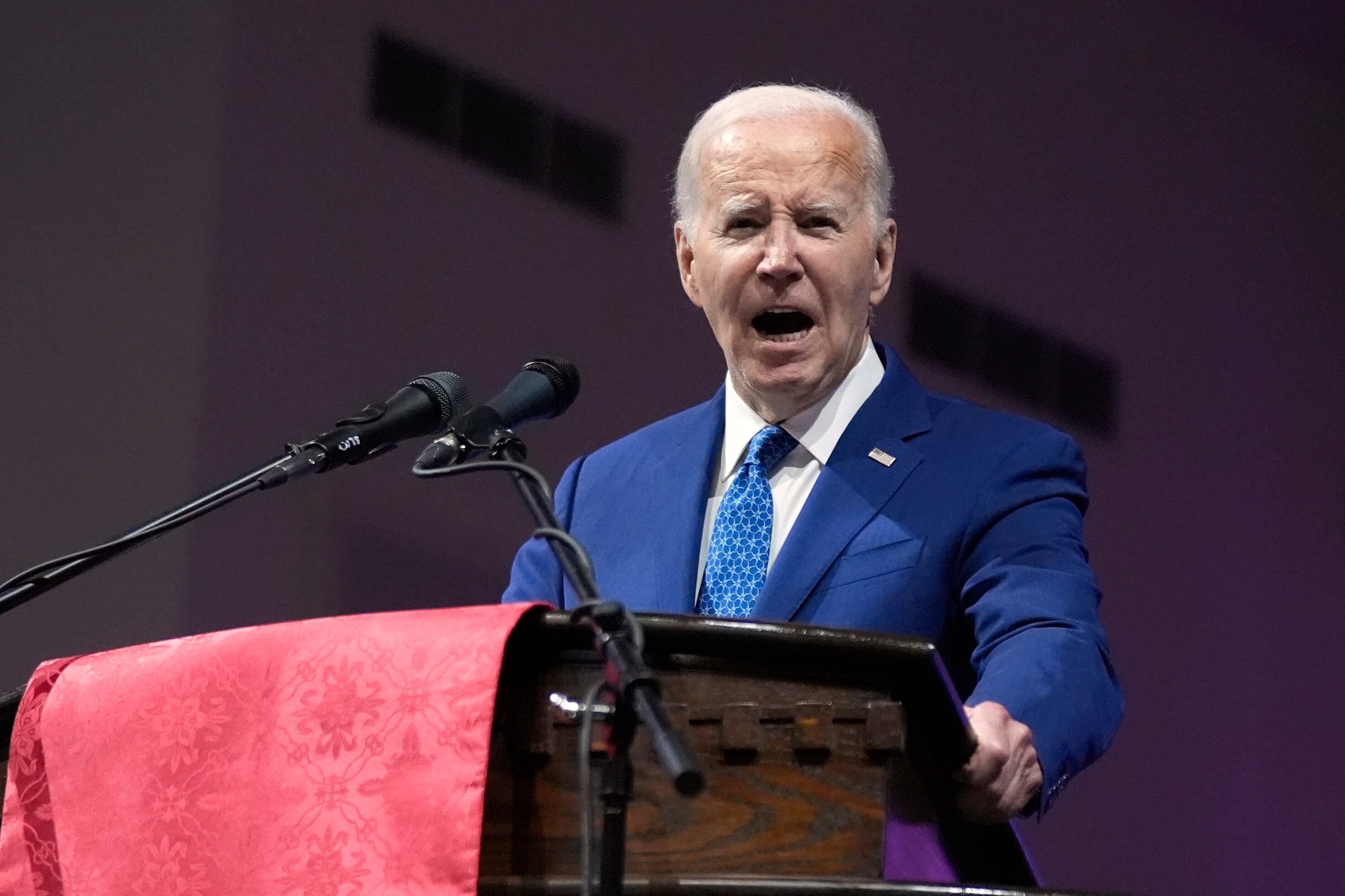 El presidente Joe Biden habla en un servicio religioso en la Iglesia de Dios en Cristo Mt. Airy, el domingo 7 de julio de 2024
