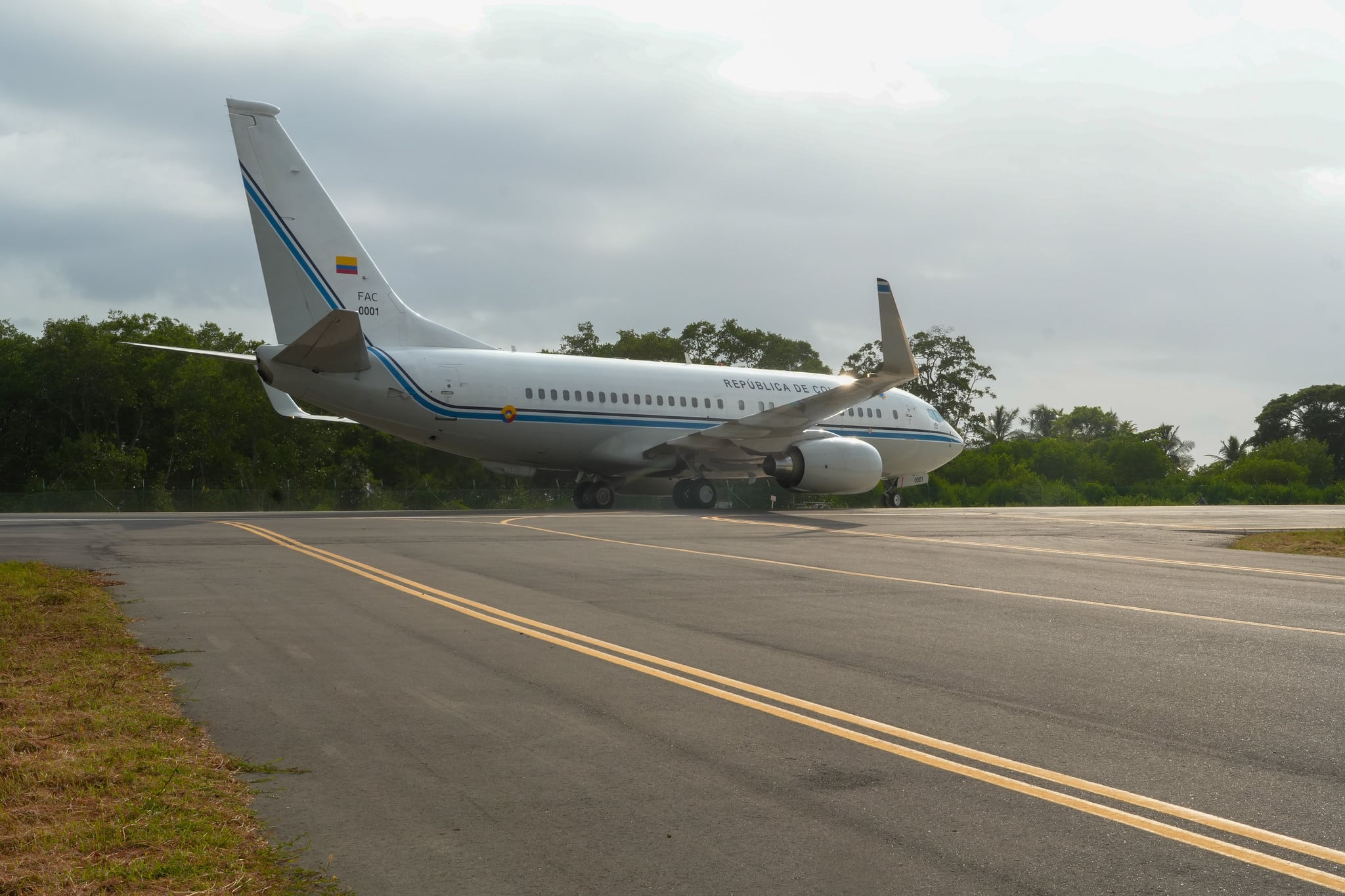Avión presidencial en el aeropuerto de Tolú.