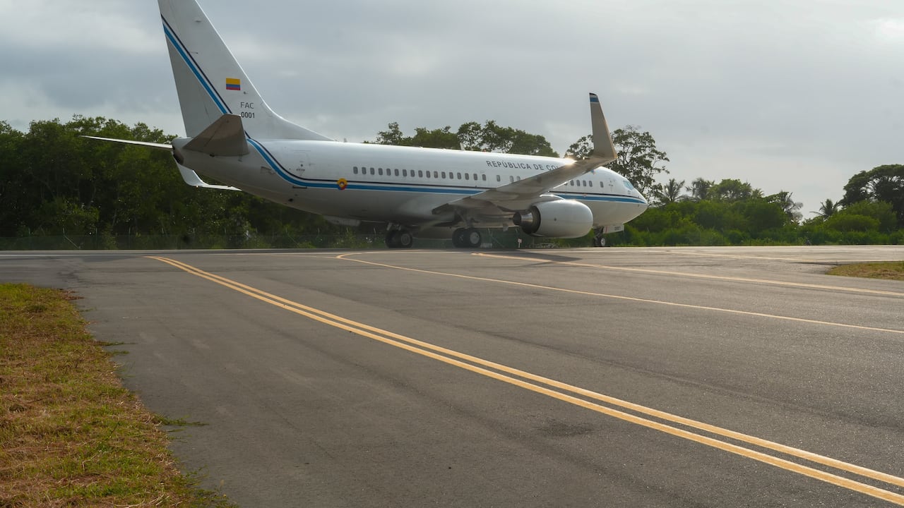 Avión presidencial en el aeropuerto de Tolú.