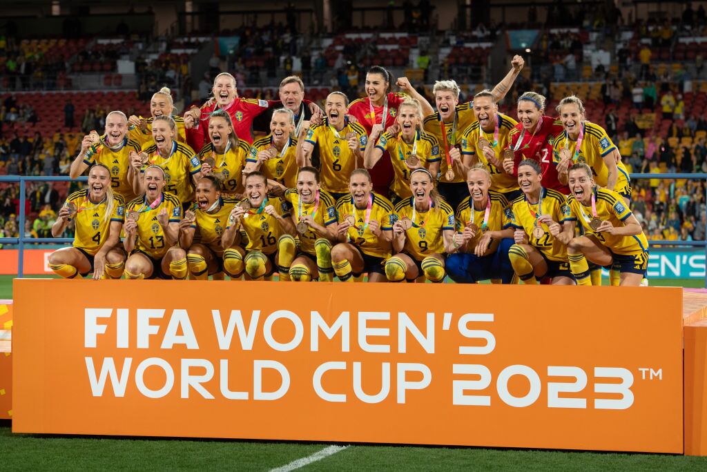 BRISBANE, AUSTRALIA - AUGUST 19: The Sweden team and head coach Peter Gerhardsson celebrate with their third place medals after the FIFA Women's World Cup Australia & New Zealand 2023 Third Place Match match between Sweden and Australia at Brisbane Stadium on August 19, 2023 in Brisbane, Australia. (Photo by Joe Prior/Visionhaus via Getty Images)